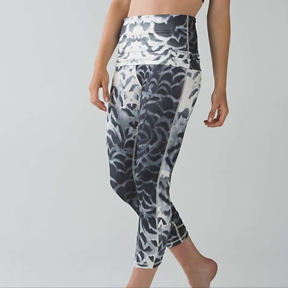 Lululemon Wunder Under Pant SE Dance in Pretty Plume Angel Wing Black Size Gym